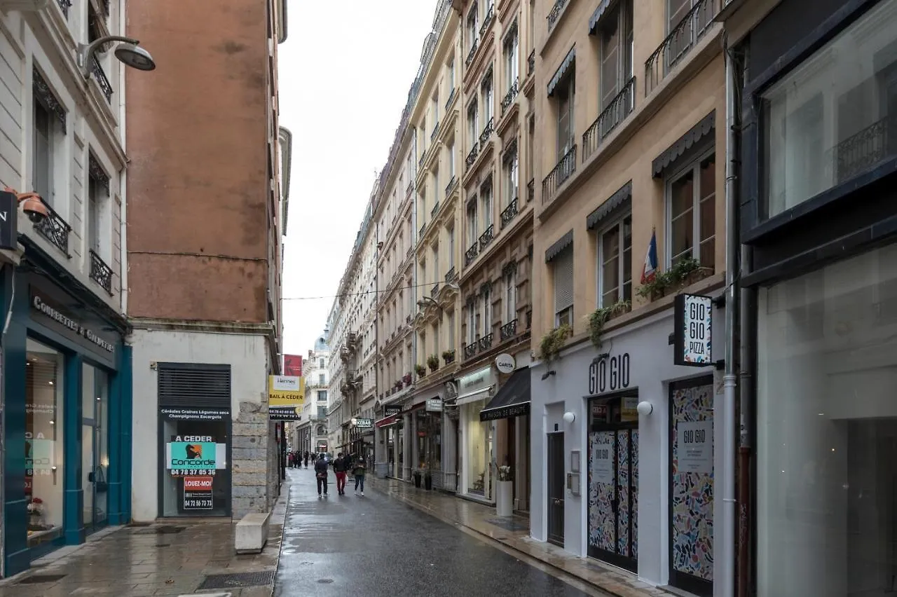 Apartamento Le Confident - Grand T2 Au Coeur De Lyon 0*,  Francia